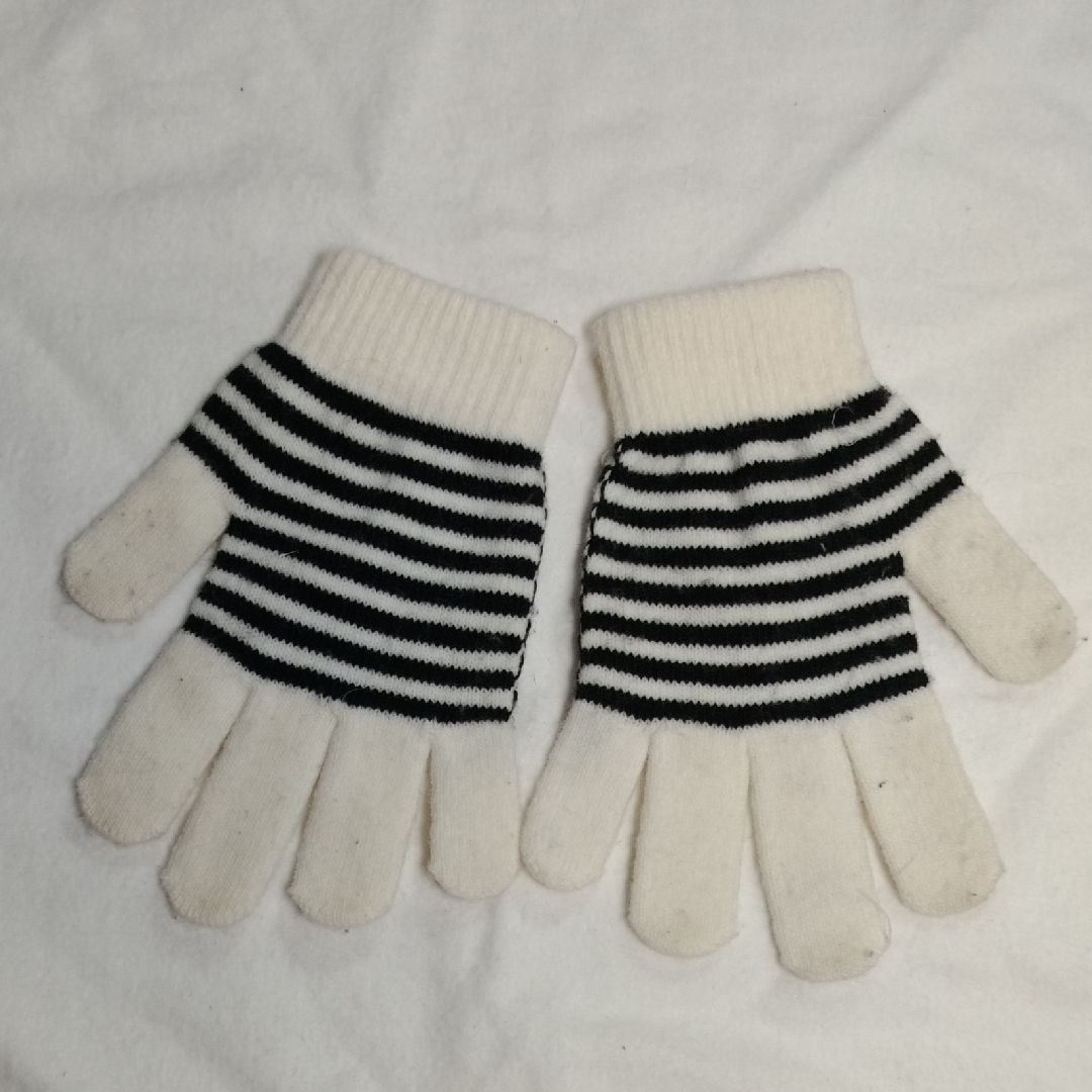 Women's Black And White Gloves